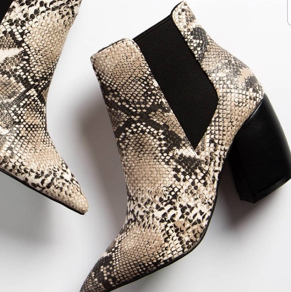 🚨SALE//The Miya// Snake print beige Bootie - Picture 3 of 3